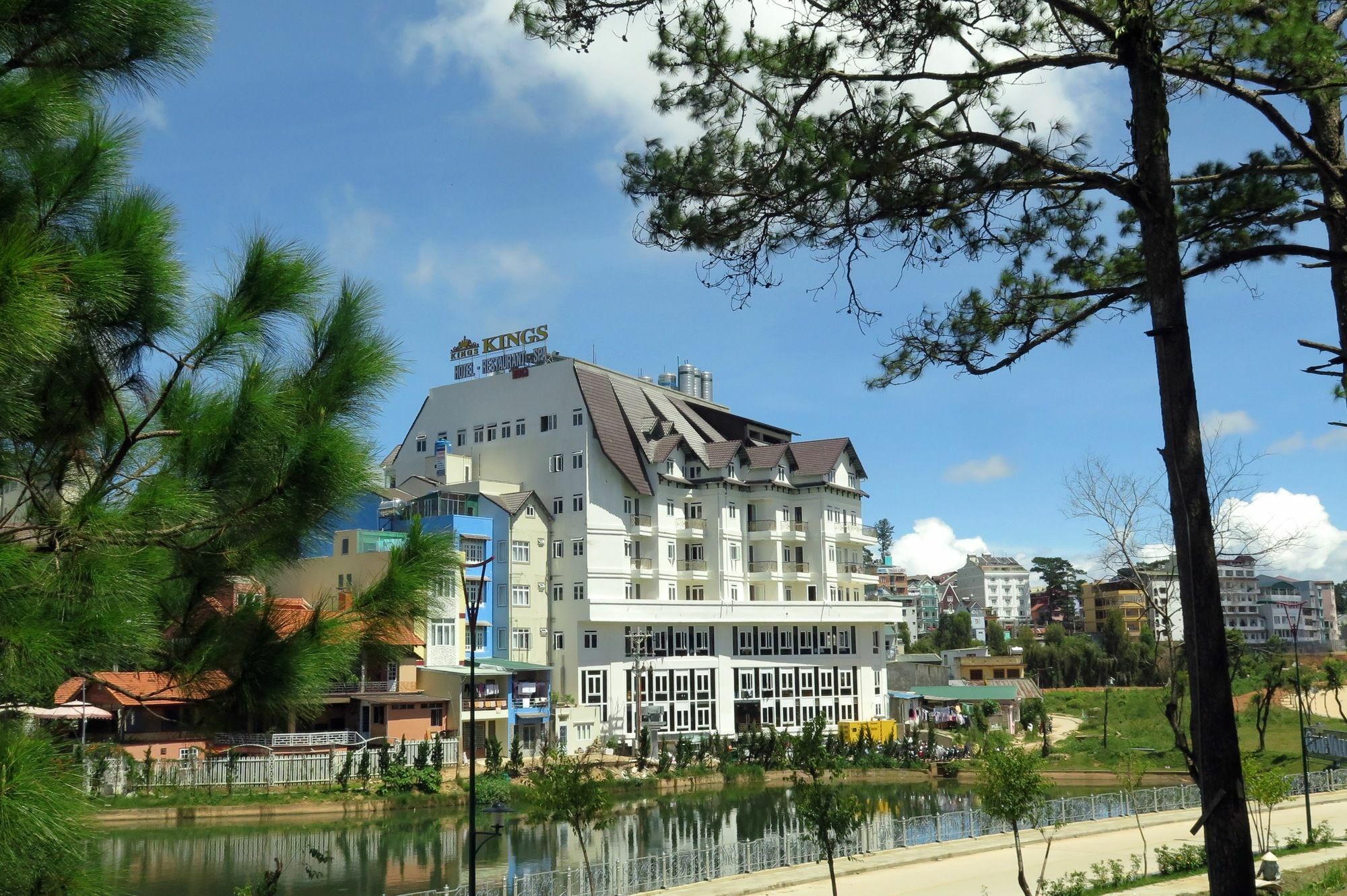 Kings Hotel Dalat Екстериор снимка